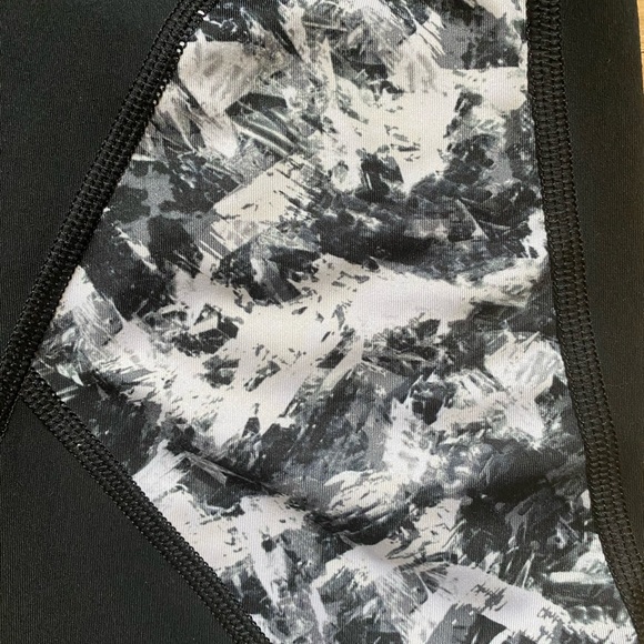 Gap Fit Capri Leggings - Picture 3 of 5